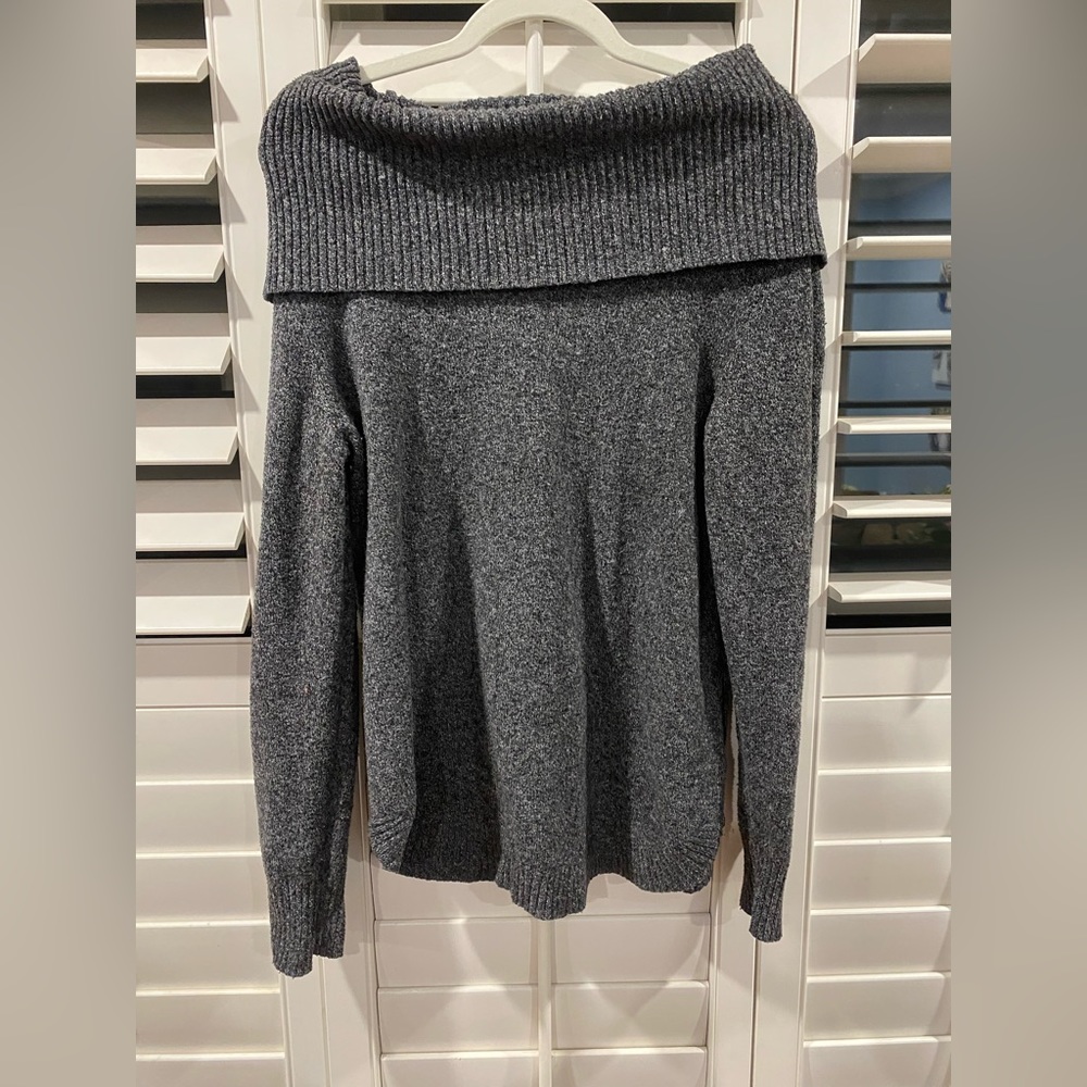 TAHARI cowl neck sweater size medium